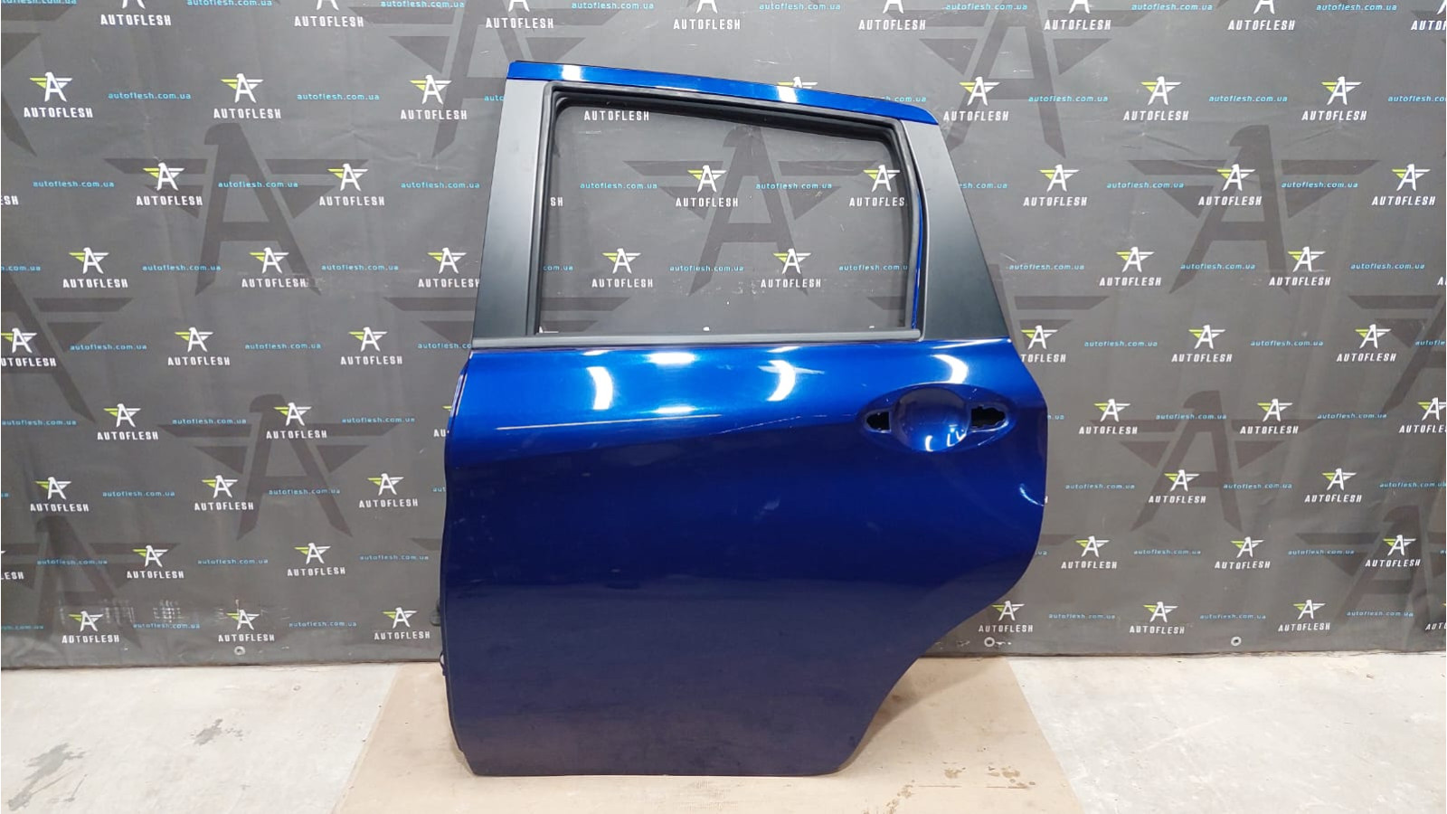 Дверь задняя левая H21013VVMA, код краски: RBN (INK BLUE) Nissan Note E12 бу